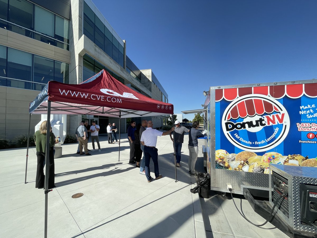 JacobsenBuilds's tweet photo. Our friends at Cache Valley Electric (@WeAreCVE) dropped by the Jacobsen headquarters this morning with a donut truck! We enjoyed catching up with their team over treats and drinks from DonutNV (@donutnvofficial). Thank you for the kind gesture!

#JacobsenPartners #BuiltForLife https://t.co/y79OU8fZlh