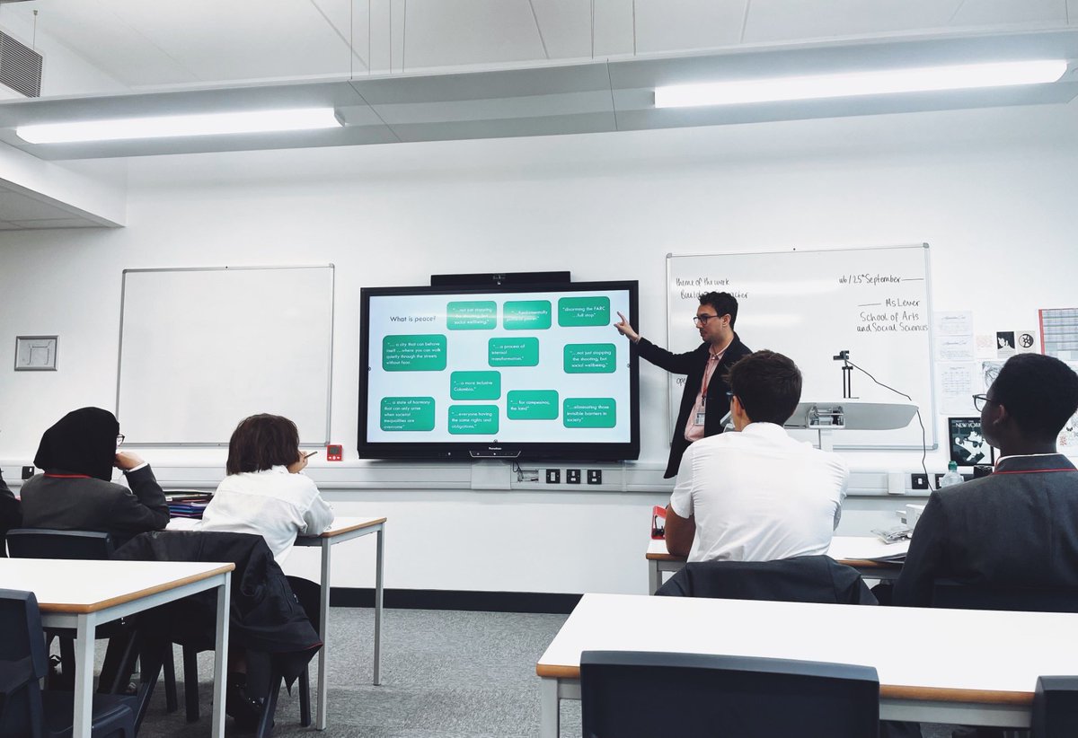 Today we welcomed @drhenrystaples, research associate from @sheffielduni to speak about his research in urban conflict and career in social sciences. Several scholars across Y12 also joined us for a networking breakfast before school.