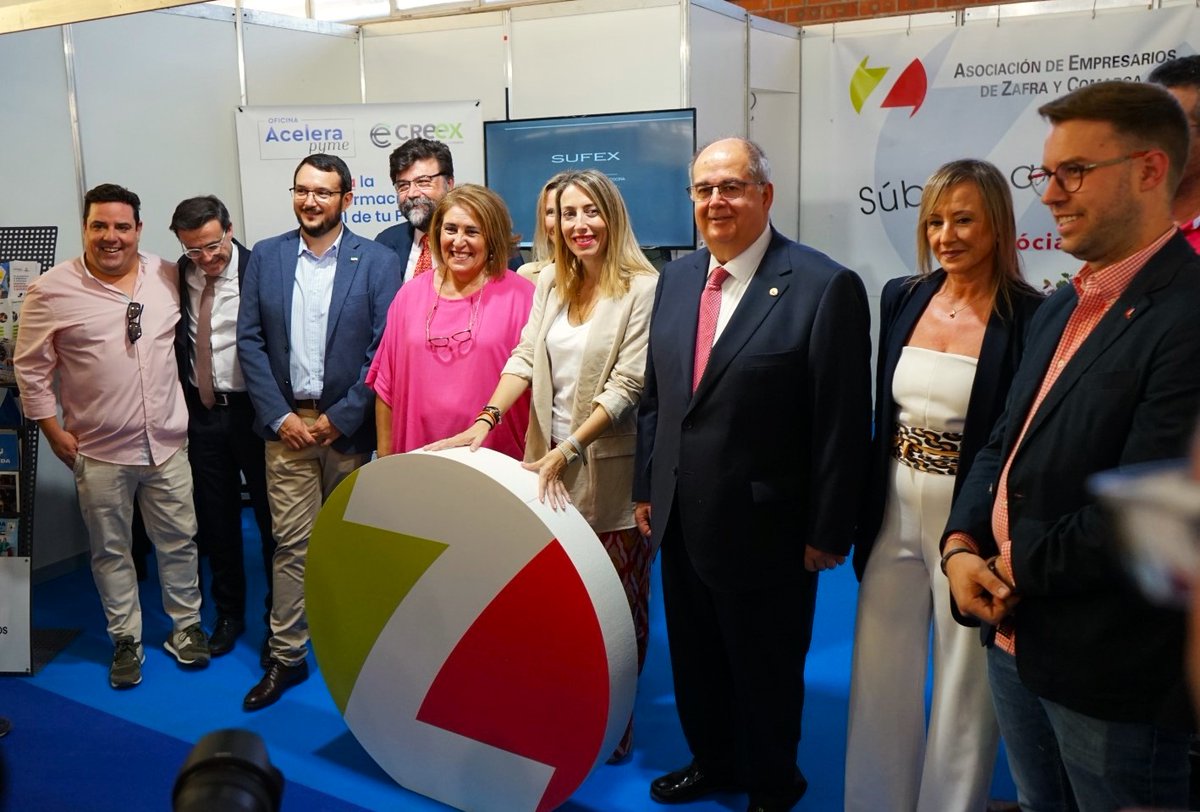 InforCreex's tweet photo. Con la Asociación de Empresarios de Zafra compartiendo la apertura de la #FIG2023
Muchas gracias por vuestra acogida #ComoEnCasa
#CREEX #Acelerapymecreex
@INFORCOEBA @MGuardiolaPP @magallardovva https://t.co/ahO0MK1LxD