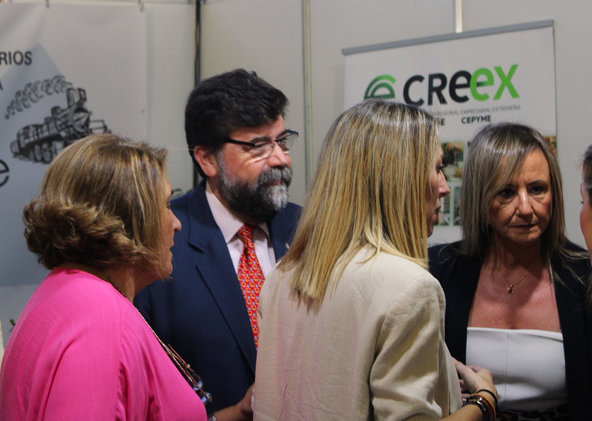 InforCreex's tweet photo. Con la Asociación de Empresarios de Zafra compartiendo la apertura de la #FIG2023
Muchas gracias por vuestra acogida #ComoEnCasa
#CREEX #Acelerapymecreex
@INFORCOEBA @MGuardiolaPP @magallardovva https://t.co/ahO0MK1LxD