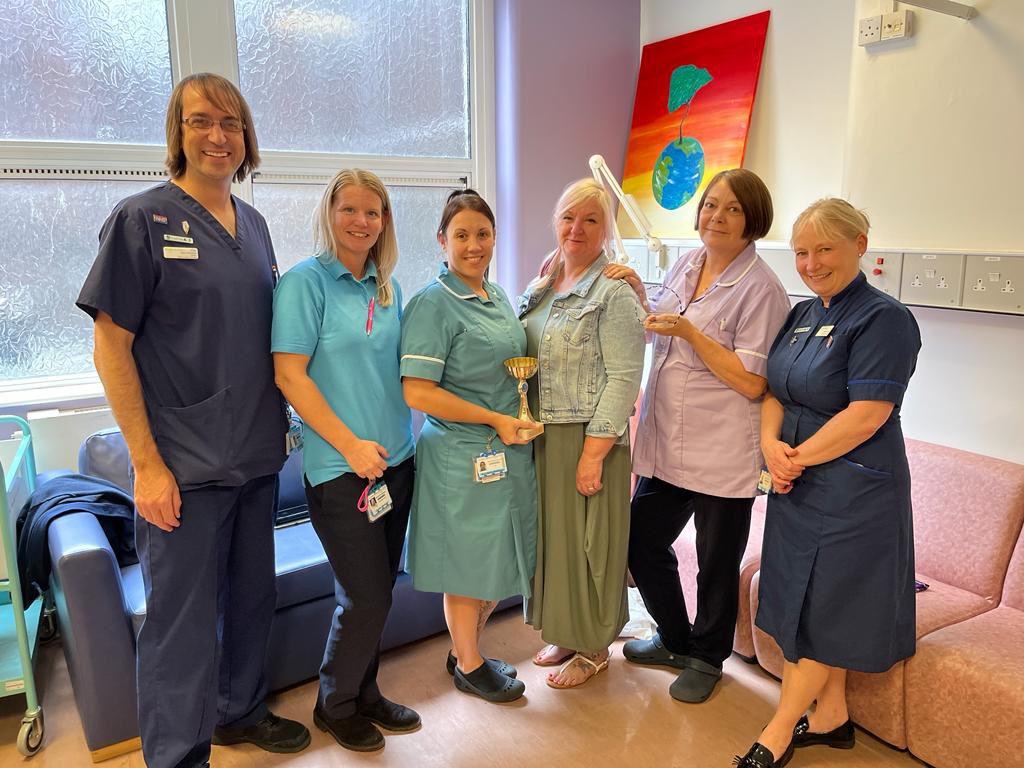 Today our 444 Challenge Team were presented with a Head of Nursing Award, recognition for their hard graft and resilience. Their fundraising made such a difference at this years Transplant Games. Go team! 👏🏻 👏🏻🏆 @leeds_liver @LTHTAMS @LDShospcharity @WTGF_Games @LeedsHospitals