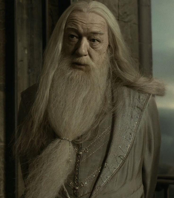 Michael Gambon,Profesör Albus Dumbledore hayata gözlerini yumdu unutulmayacak oyunculardan biri daha aramızdan ayrıldı senin için asalarımız havaya profesör Lumos...
