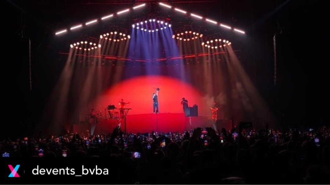 Robelighting's tweet photo. At @AFASLive with @sushitrash &amp; dEVENTS plus a rig using @Robelighting #MegaPointe, #LEDBeam350, #TX1PosiProfile &amp; #BMFL luminaires with #RoboSpot followspot systems.

Jasper Wouters 
Leonard Mathay
Bregt Janssens 
Steven Kerkhofs
Tom Thomas

#robelighting #afaslive #devents https://t.co/QkvLQjNqLE