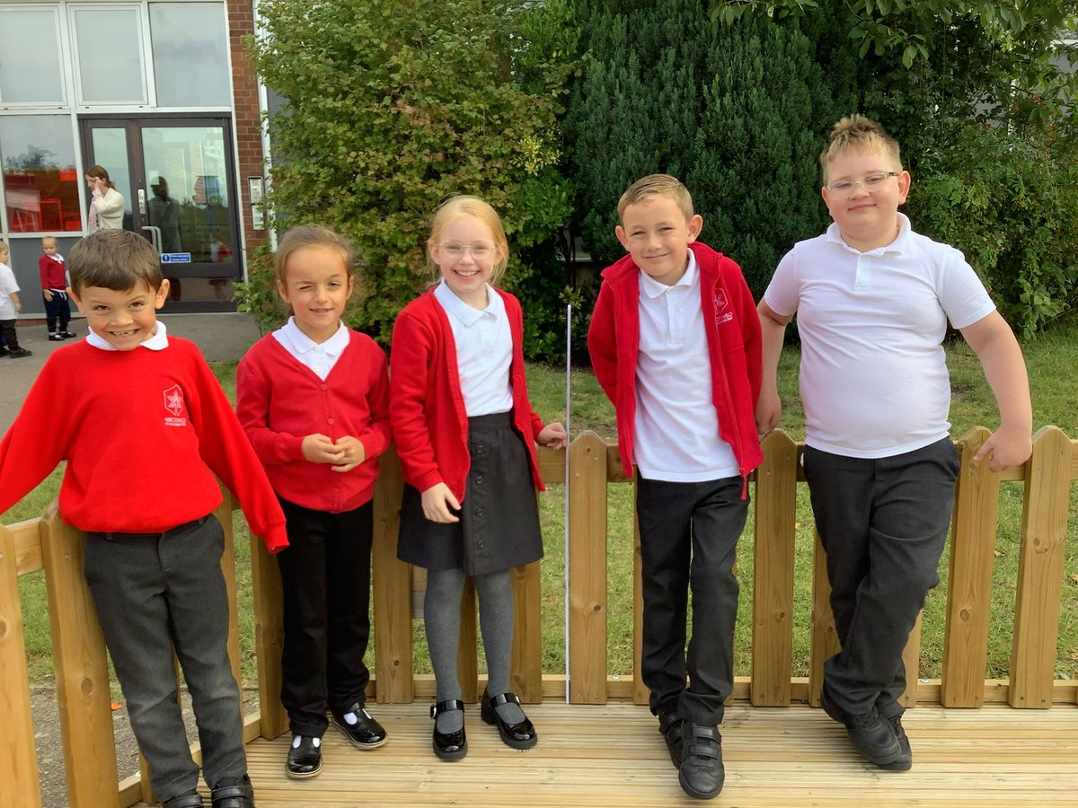NET_Abbotsweld's tweet image. In maths today, Courage class took an adventure around the playground to find vertical and horizontal lines! #shapingfutures #netacademies