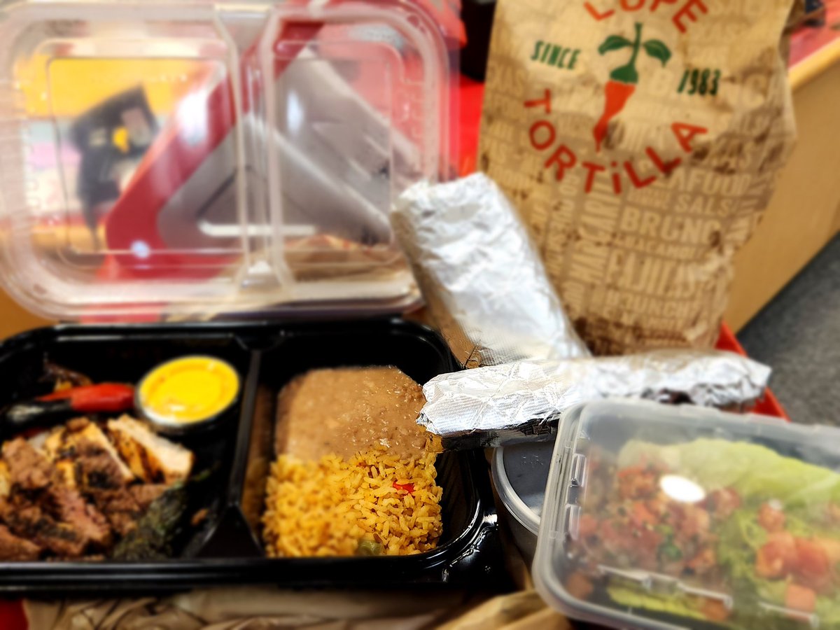 When your amazing parent brings you lunch. I love my Jag family. <a href="/NISDVillarreal_/">Villarreal ES</a>  <a href="/NISDLib/">NISDLibraryServices</a>