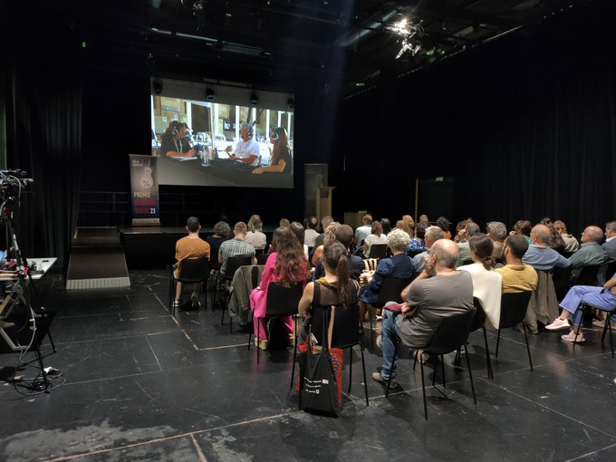 La Fundació Roca Galès entrega els #PremisEconomiaSocial 23 als millors treballs universitaris sobre #ESS.Com diu l'amic @JordiRojas_ ,tot això ha vingut per quedar-se i aquesta inciativa que connecta amb l'universitat,es fonamental.Enhorabona a premiats i resta de participants!