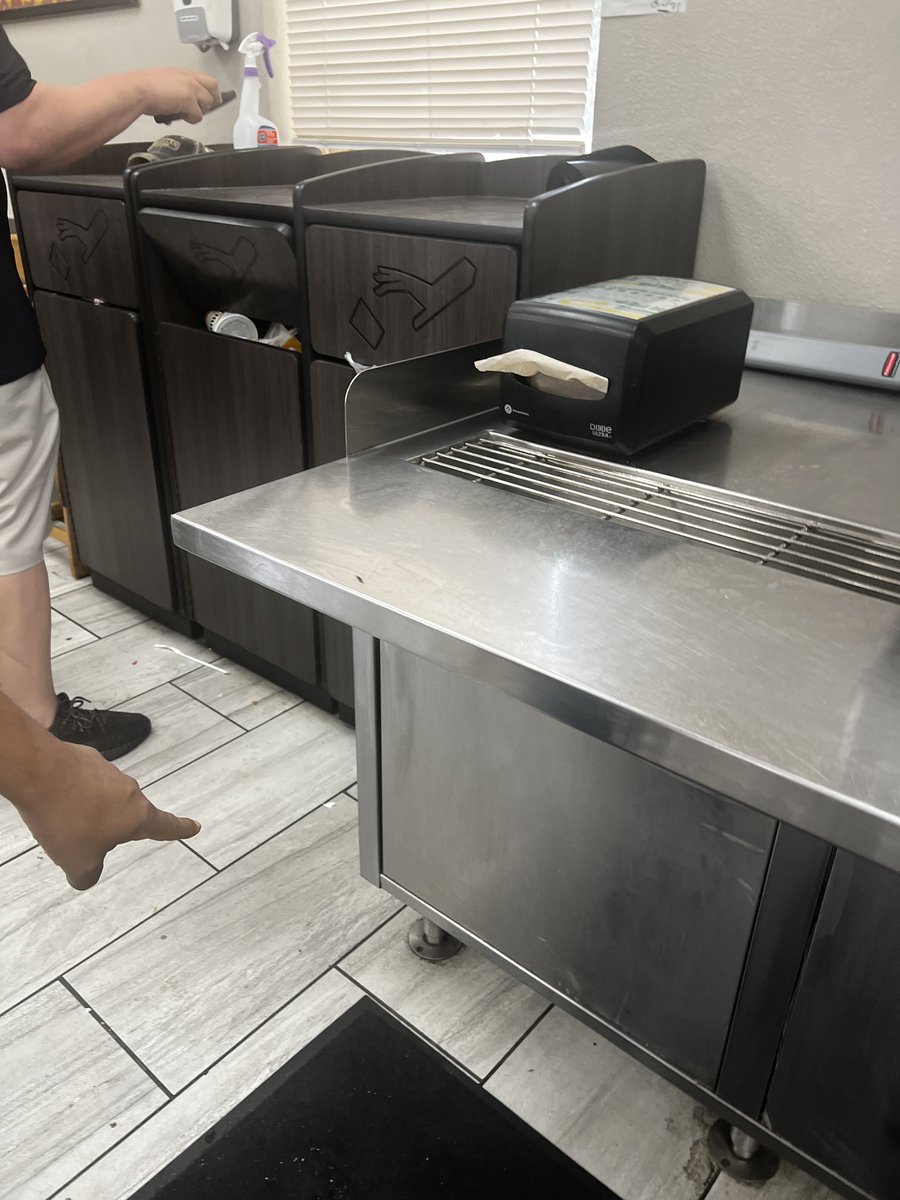 fatness1011's tweet image. @ChurchsChicken this restaurant should be shut down and scrubbed… flies roaches and filth……. Showed the employees the roach and they laughed!! #omg #nasty
Come on!!! #healthcode @DallasCountyHe1