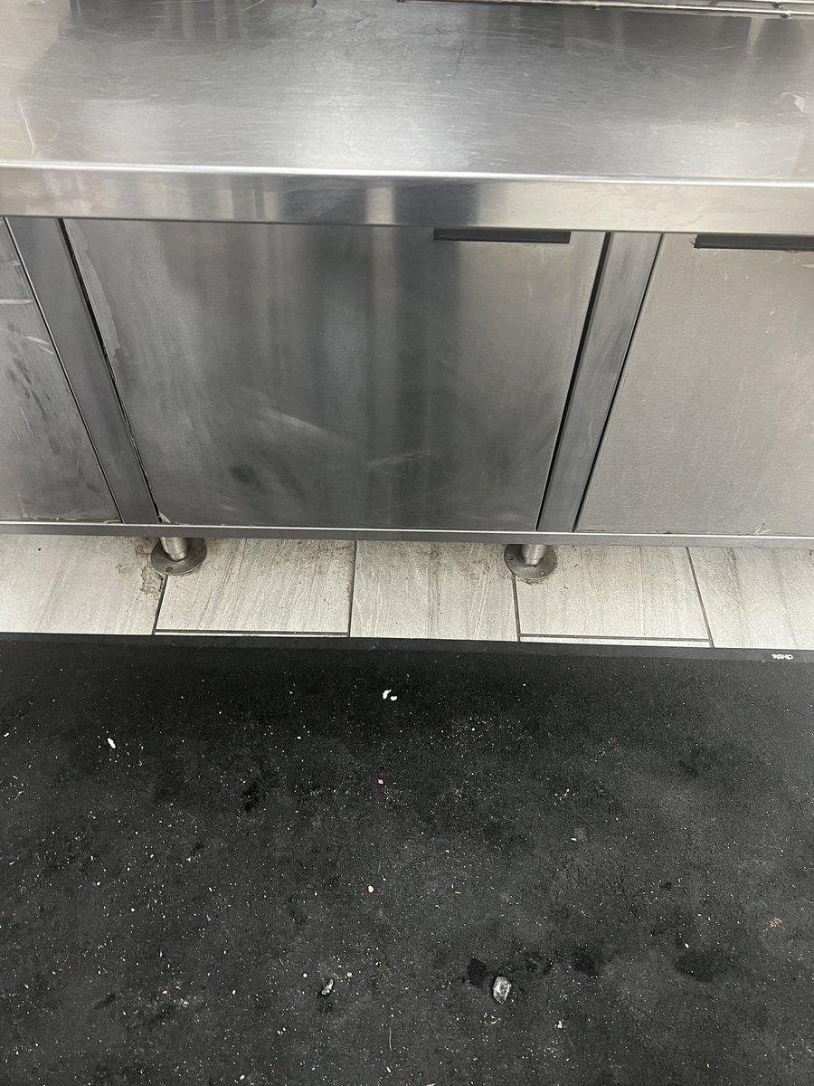 fatness1011's tweet image. @ChurchsChicken this restaurant should be shut down and scrubbed… flies roaches and filth……. Showed the employees the roach and they laughed!! #omg #nasty
Come on!!! #healthcode @DallasCountyHe1