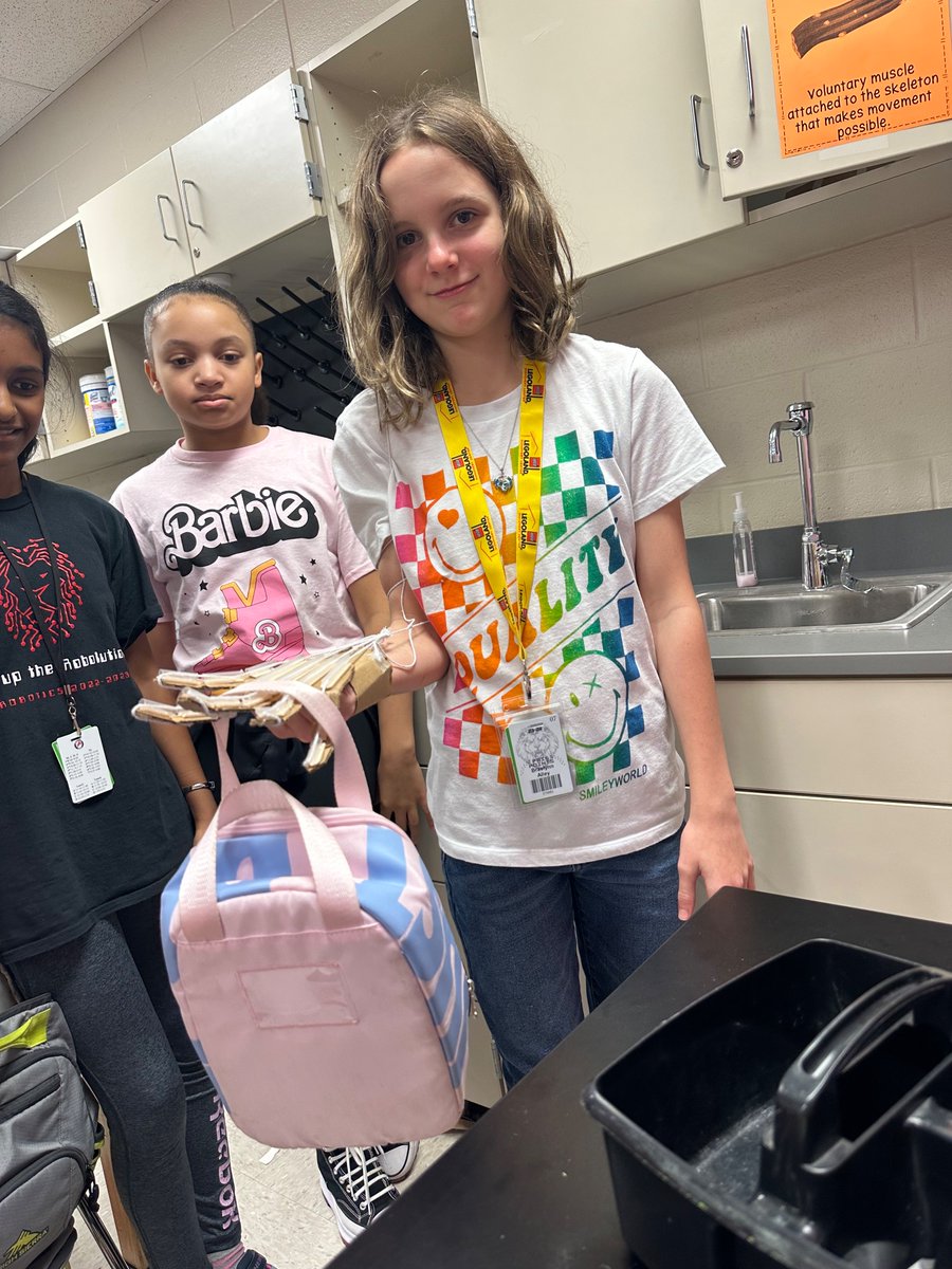 The kids came up with some great ideas for their prosthetic limbs!  
This is such a meaningful project to tie into our muscles and skeletal system unit and our Gold Fight Win week! <a href="/HumbleISD_WMS/">Woodcreek Middle</a> <a href="/WMSSTEM_23/">WMS STEM</a> #BeELITEWMS