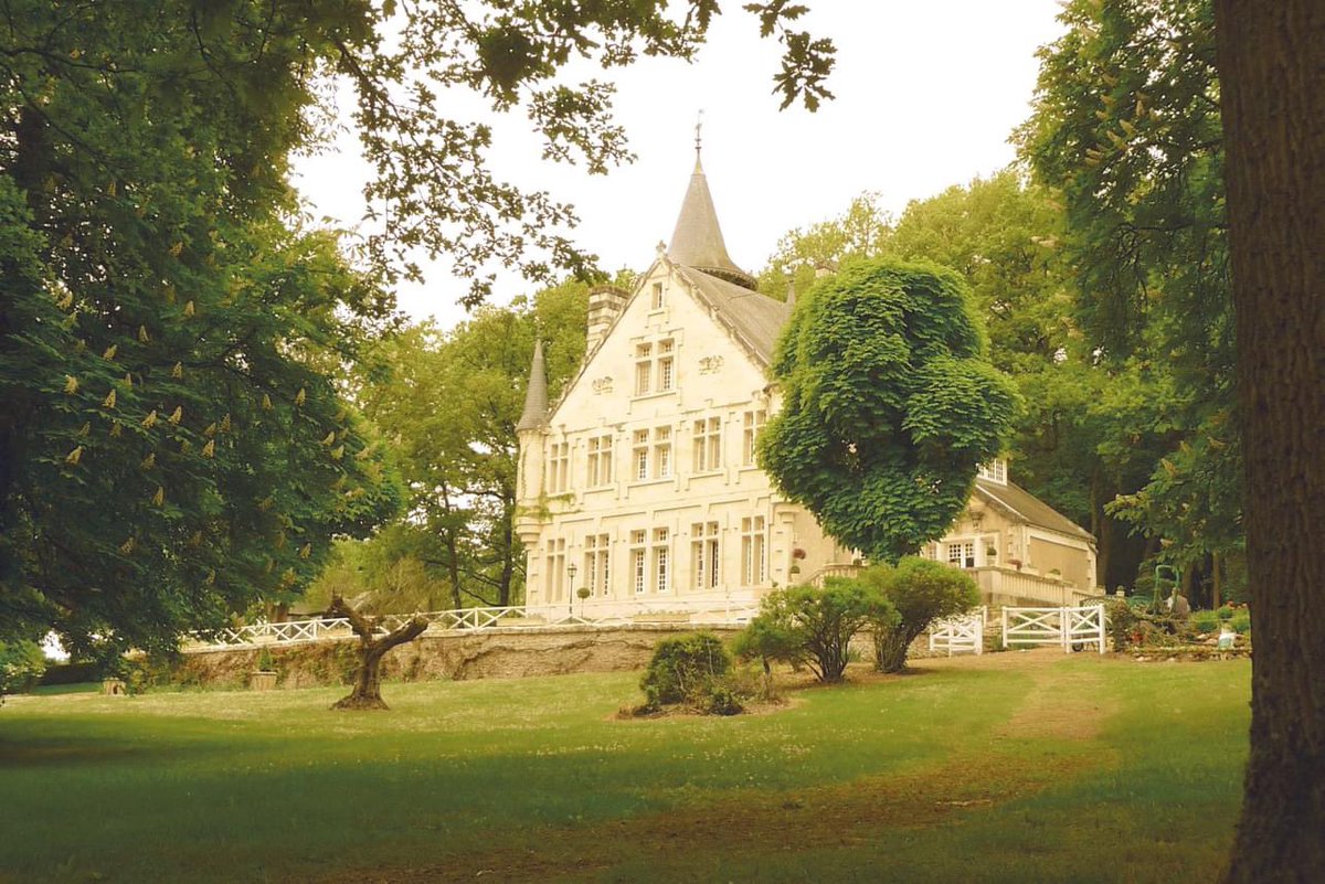 OTChatellerault's tweet image. #vienne86 
Bravo à Alla et Christian Hureau, propriétaires du château de Picol à #Lencloitre, lauréats ce soir du Top #Tourisme et #Patrimoine 2023 🏆

Le château, meublé de tourisme 3 étoiles, abrite des #chambresdhotes et accueille des #réceptions