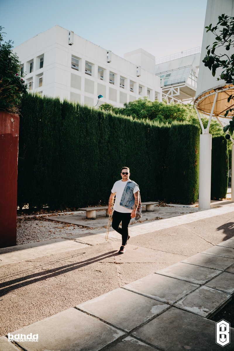 🌆 Nuestra música está en la calle

Los sonidos de la ciudad los llevamos en nuestra identidad y que siempre os presentamos en forma de street band 🤙🏻

#bandaimpresentable #superbrass #brassband #music #streetband #band #impresentable #musiclovers #livemusic #musician