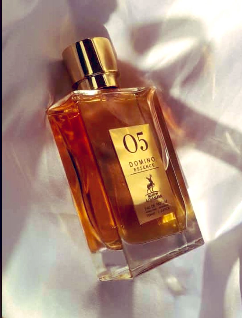 AbenaMantebea's tweet image. There is a Rosendo Mateu No 5 dupe out now called 05 Domino Essence.

As usual it’s by the usual culprit Maison Alhambra. 🤧😂😂😂😂

Word on the streets is that it’s better than the OG. I call 🧢  tho cos vendors will say anything…

#fragalert #fragcomm