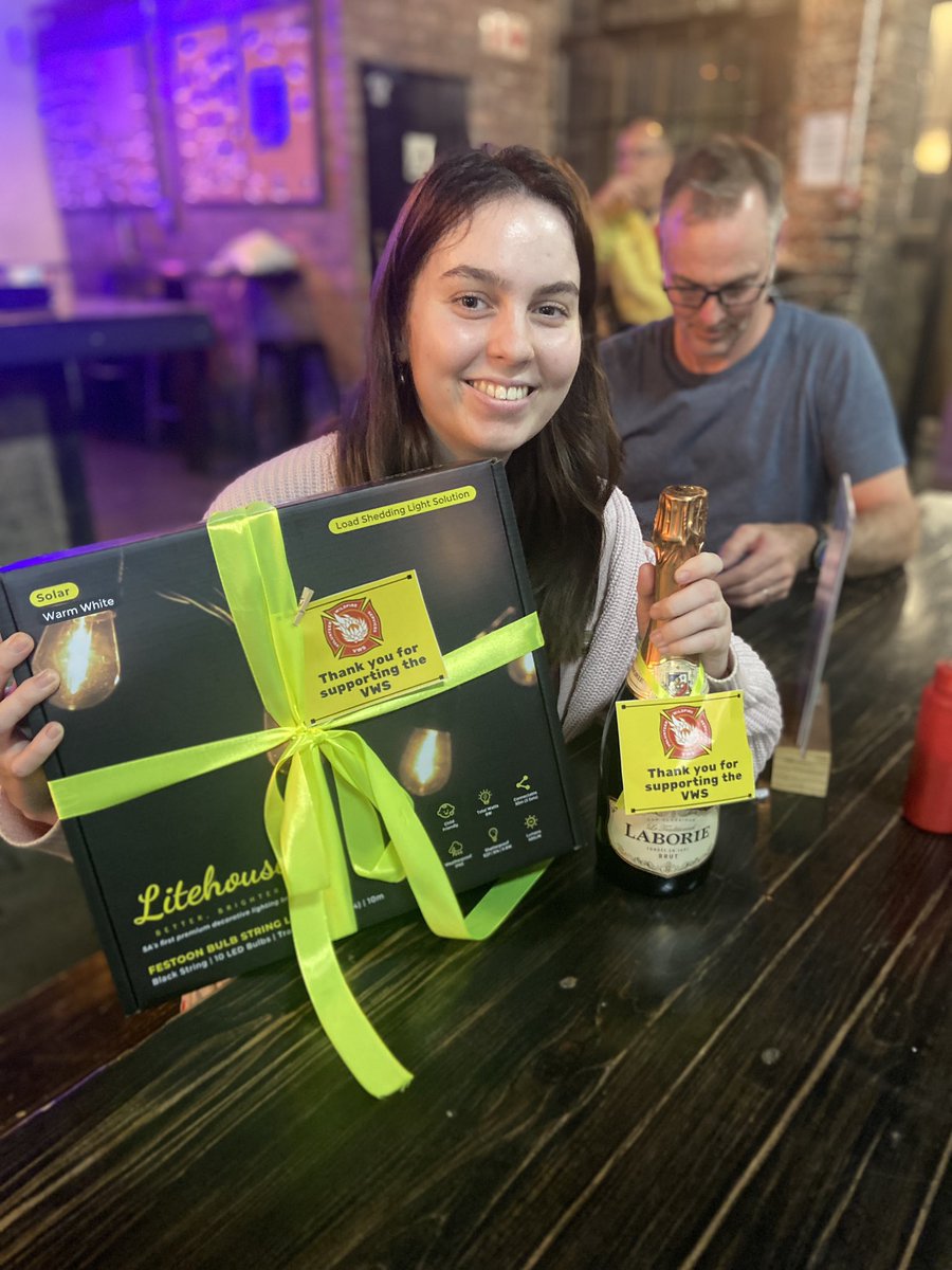 Congratulations to our “Guess the weight of the firefighter backpack”raffle winner Suzie, with the nearest guess of 16 kg (actual 15.67 kg). She wins an incredible Litehouse gift and bubbly. #VWSQuizNight @JackBlackBeer