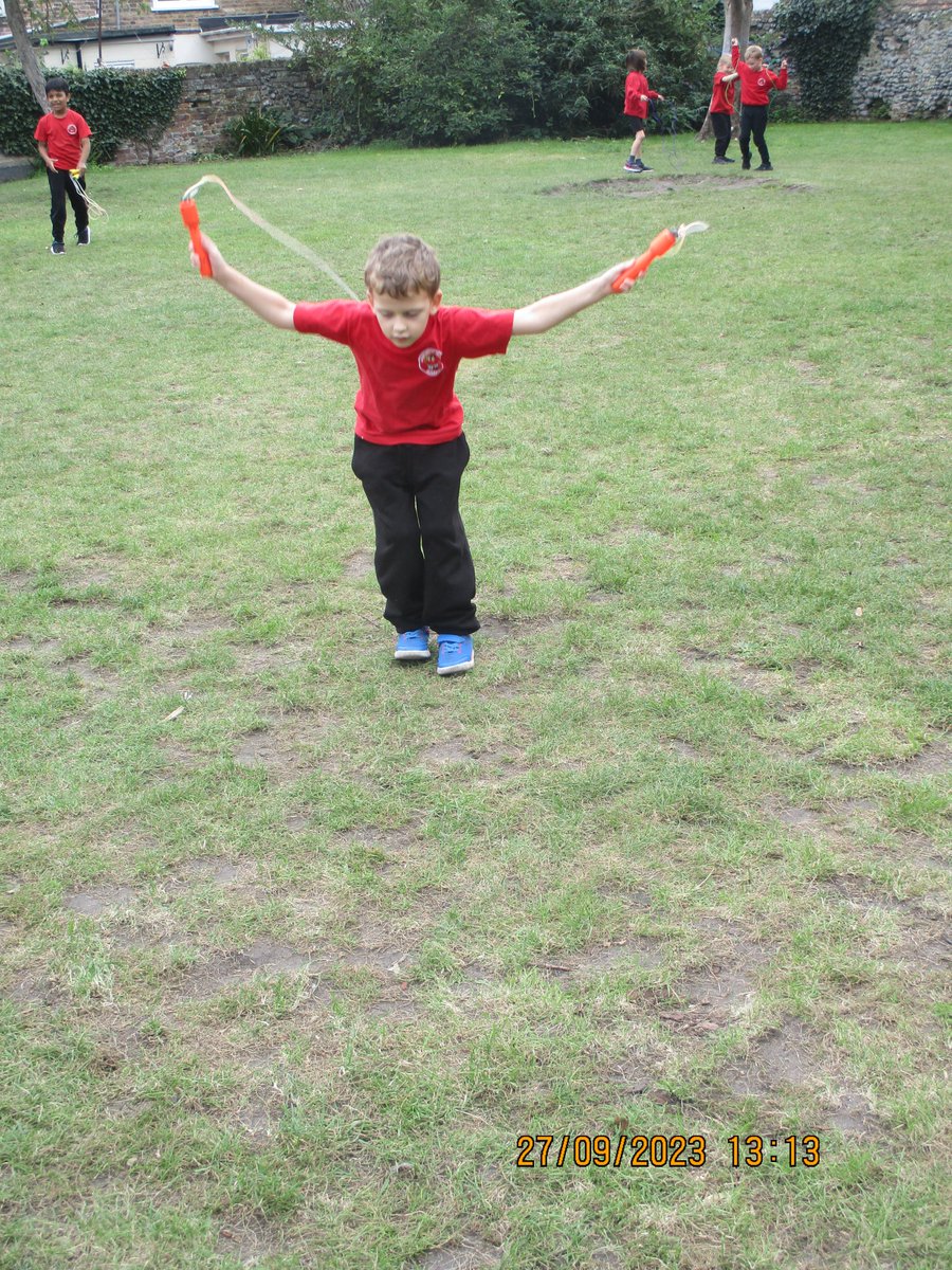 InfantSandwich's tweet photo. This week in PE, Giraffes have been practising their skipping skills! They've shown great determination. @AquilaTrustUK #value #dtermination #year2 #practisemakesperfect https://t.co/yRGKopAWwB