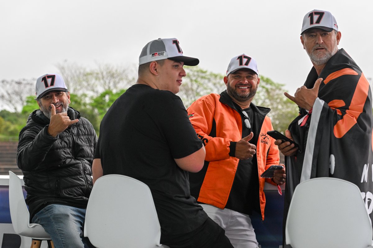 tcrsouthamerica's tweet photo. 📸 Algunas de las mejores fotos en Velopark. Donde a pesar de la lluvia la gente nos acompañó a vivir la #BoxExperience
👉 Mira nuestra galería completa: https://t.co/hVYnSxszn3
#TCRSouthAmericaBRB #TCRBrasilBRB #TCRSeries #TCRVelopark #Brasil #TBT @tcr_brasil https://t.co/DpYBWsqT5T