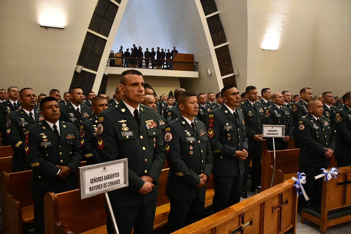 Ejercito_Davaa's tweet photo. Con presencia del señor @COMANDANTE_EJC, se llevó a cabo solemne eucaristía, en el marco del aniversario N.28 de la aviación de @COL_EJERCITO.

Un espacio para orar al Todopoderoso por las victorias y por nuestros soldados caídos en cumplimiento del deber.

#AviaciónEJC28Años https://t.co/1sOrwMipAv