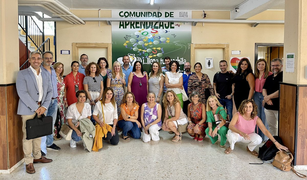 CepLinares's tweet photo. El @IESHimilce ha acogido esta vez a la Red #CdAJaén, donde hemos podido ver in situ las Actuaciones Educativas de Éxito que desarrollan en FP. También ha habido espacio para la reflexión y la detección de necesidades formativas. Gracias por una jornada tan agradable @DGOIPyEE https://t.co/gUdeOkLTz3