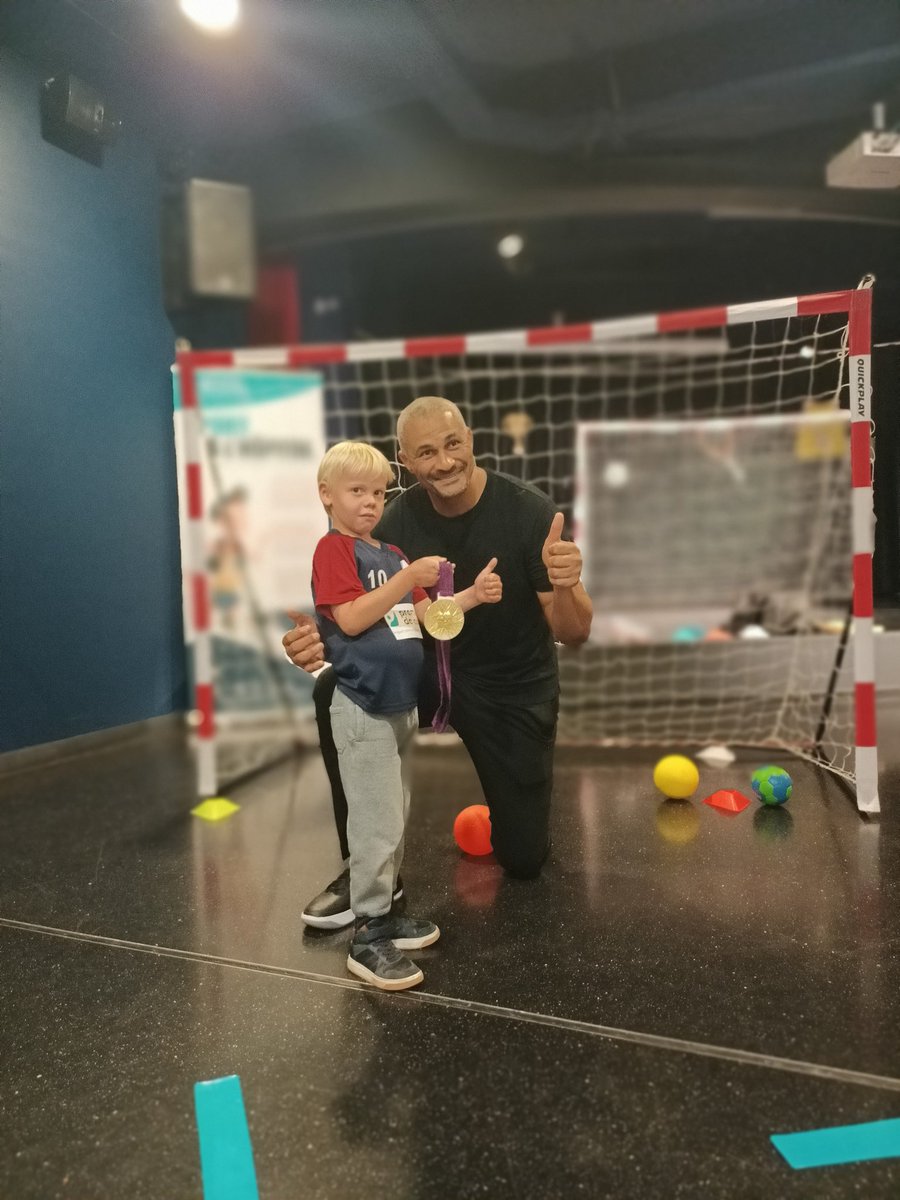 PremiersdCordee's tweet photo. [#SDSH2023] – Rencontrer des champions et championnes c’est aussi ça la Semaine du Sport à l’Hôpital !  
Merci à tous les sportifs et sportives de haut-niveau venus donner de leur temps et partager leur passion du sport auprès des enfants hospitalisés 💙 https://t.co/oT4ZMONg6r