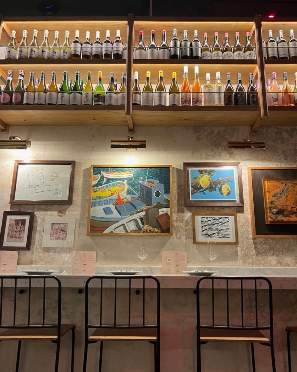 Velada_app's tweet photo. A #BodegaBorras se va para dejar que el paladar baile entre los variados sabores de sus vinos. Puedes acompañar la cata con las croquetas de pollo, están espectaculares. 🤤
Encuentra los mejores 🥂 Wine bars de Barcelona en la app.
📲 https://t.co/GC71rVdGRP
#VeladaApp https://t.co/enV94GP53C