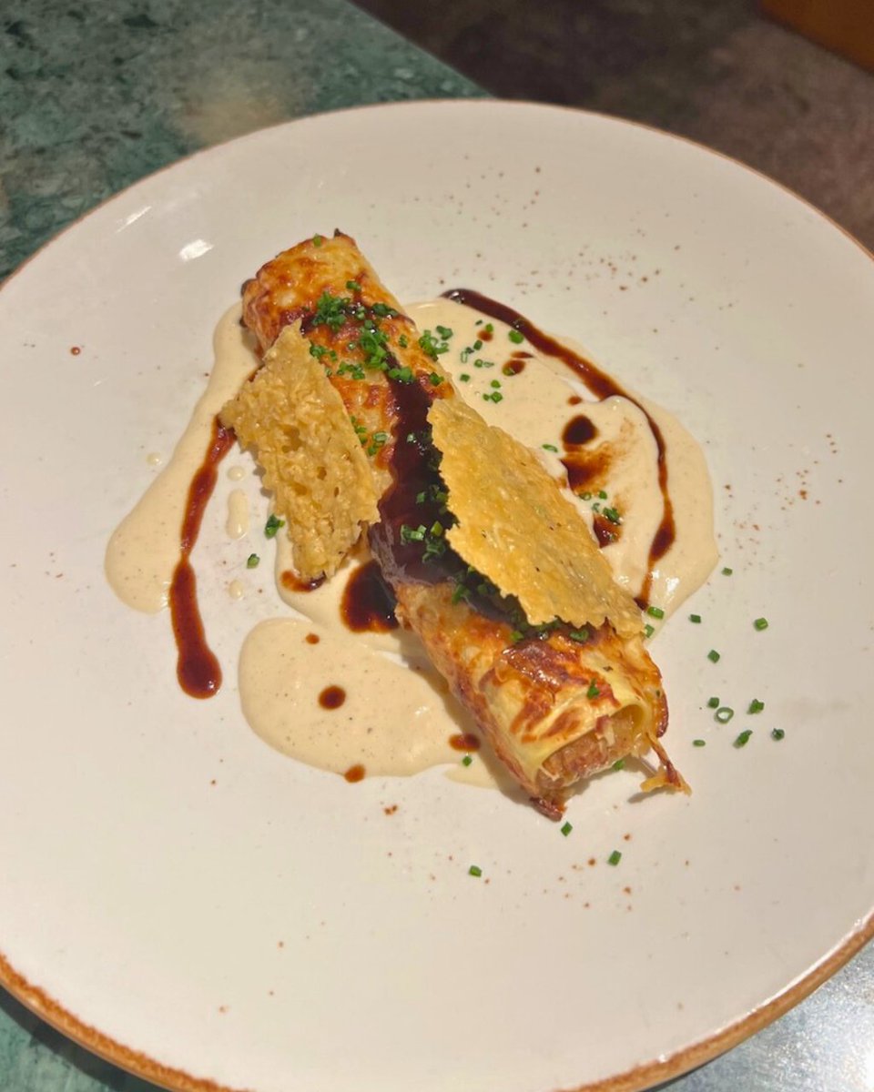 Velada_app's tweet photo. A #BodegaBorras se va para dejar que el paladar baile entre los variados sabores de sus vinos. Puedes acompañar la cata con las croquetas de pollo, están espectaculares. 🤤
Encuentra los mejores 🥂 Wine bars de Barcelona en la app.
📲 https://t.co/GC71rVdGRP
#VeladaApp https://t.co/enV94GP53C