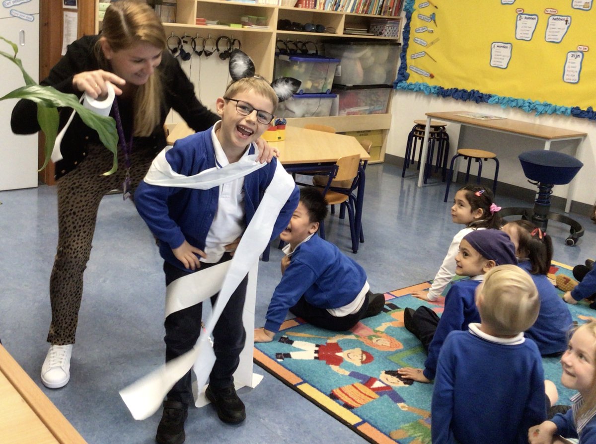 BSNJSV's tweet photo. @bsnjsv Fantastic cross school collaboration; the children made brooms in forest school, so we could use them for our story in Dutch! Heksje (Witch) Mimi heeft een hele stoute kat! #jsvy1 #jsvdutch #bsnlanguages  #langchat #mfltwitterati #languagelearning #forestschool https://t.co/UuG9Asxl21