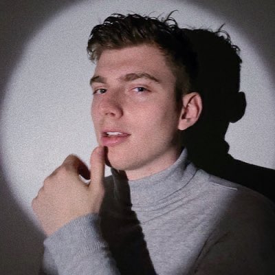 mia_chelse's tweet image. Eux ils jouent à « le premier qui est drôle sa mère c’est une pvte»