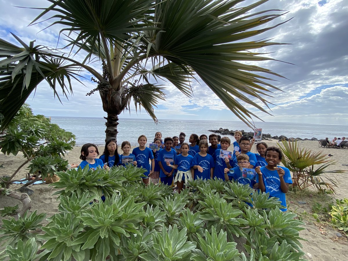 AME974StLeu's tweet photo. Nous, les #CM2 de l'#AME de
@SaintLeu974
avons découvert le projet avec un jeu des élèves de 2022-2023 : des photos de la plage, des plantes... Heureux de participer à ce projet éco citoyen
@OFBiodiversite @AcLaReunion, nous nous engageons à mener des actions pour l'environnement https://t.co/UWIWM1BcDy