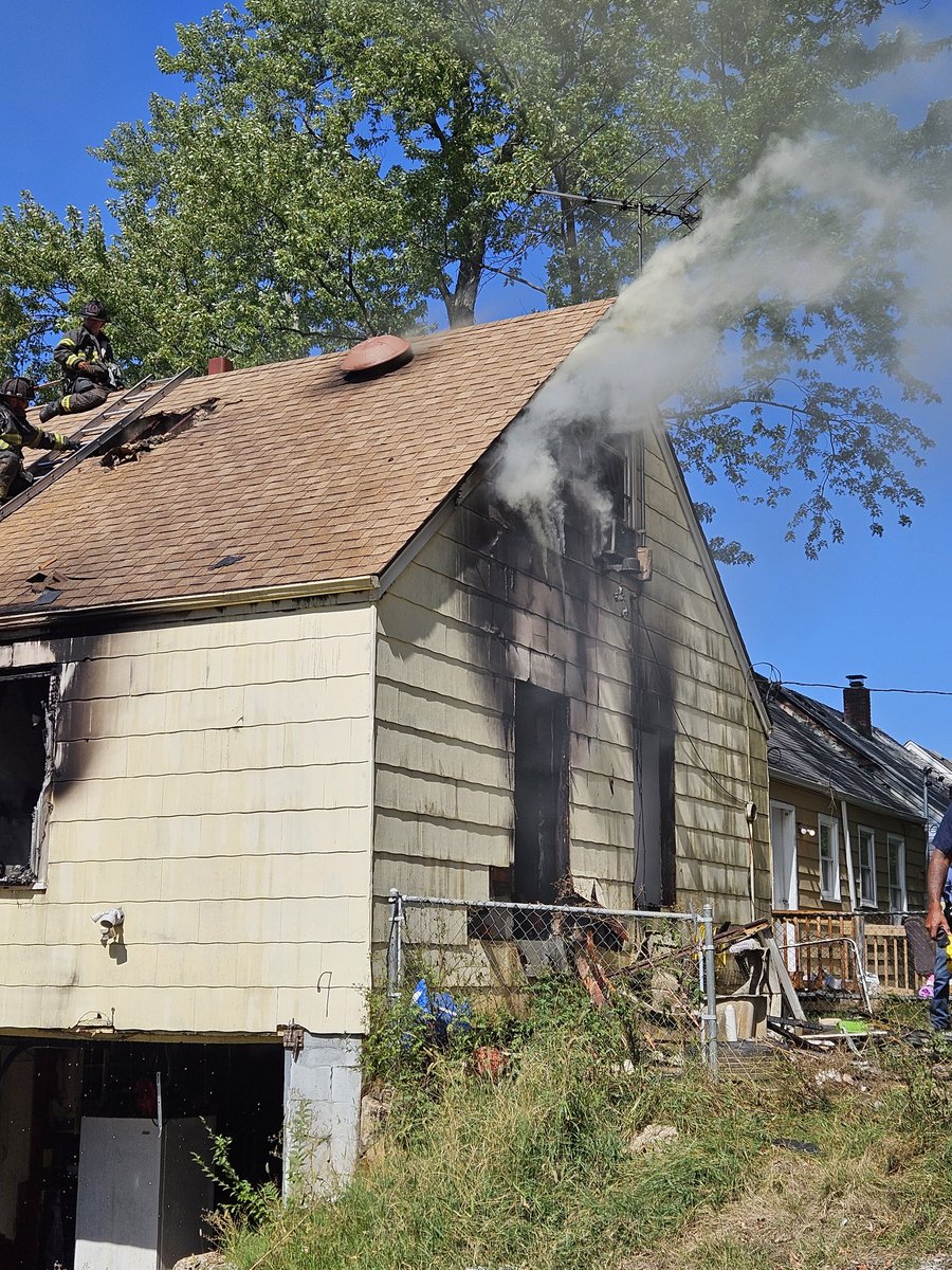 KCMOFireDept's tweet image. KCFD working house fire 2800 block of Van Brunt. #KCFD @KCMOFireDept