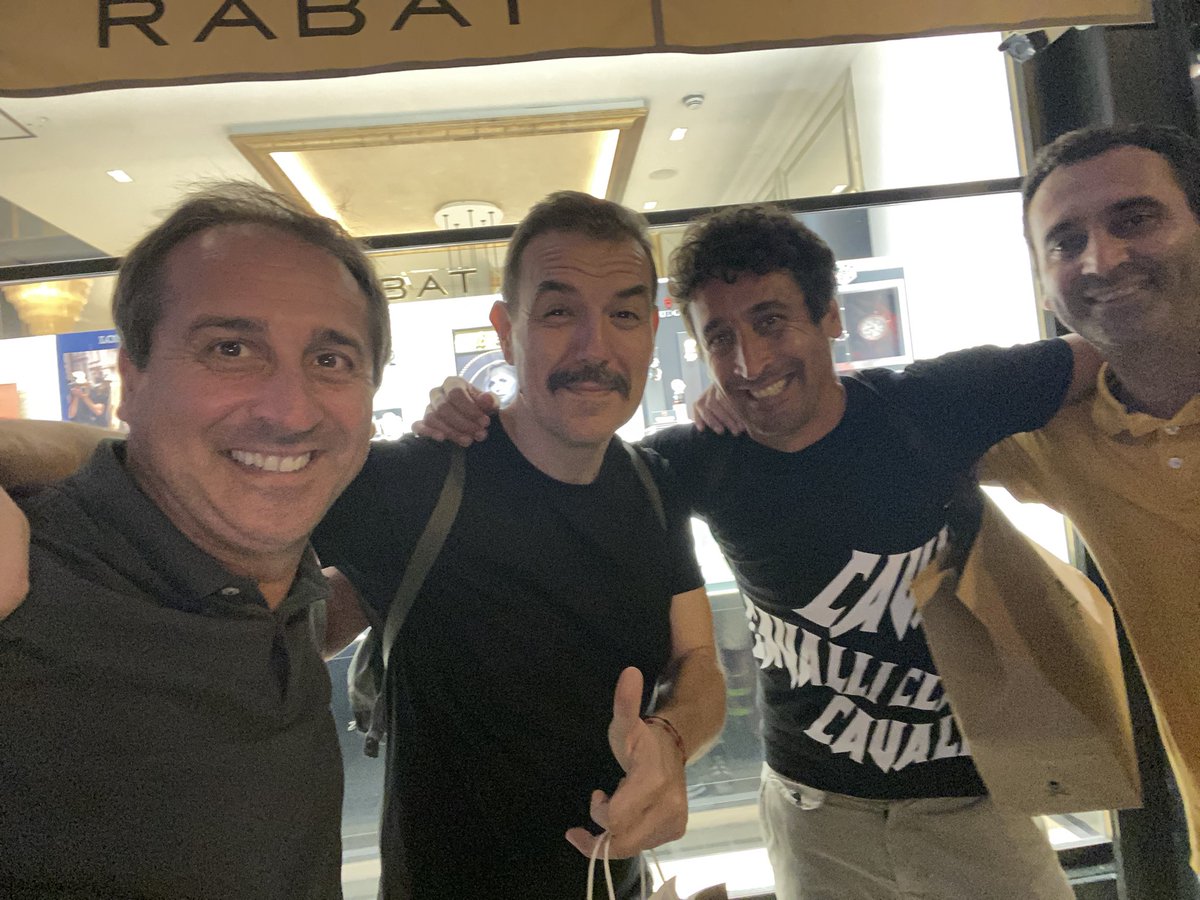 Hugo Morte (@hugomorte) on Twitter photo Grande <a href="/monspidey/">Mon Spidey</a> 😎 con mis hermanos en la puta cola de la firma de la última novela de <a href="/Ramon_Palomar/">Ramón Palomar</a> Grande <a href="/monspidey/">Mon Spidey</a> 😎 con mis hermanos en la puta cola de la firma de la última novela de <a href="/Ramon_Palomar/">Ramón Palomar</a>
