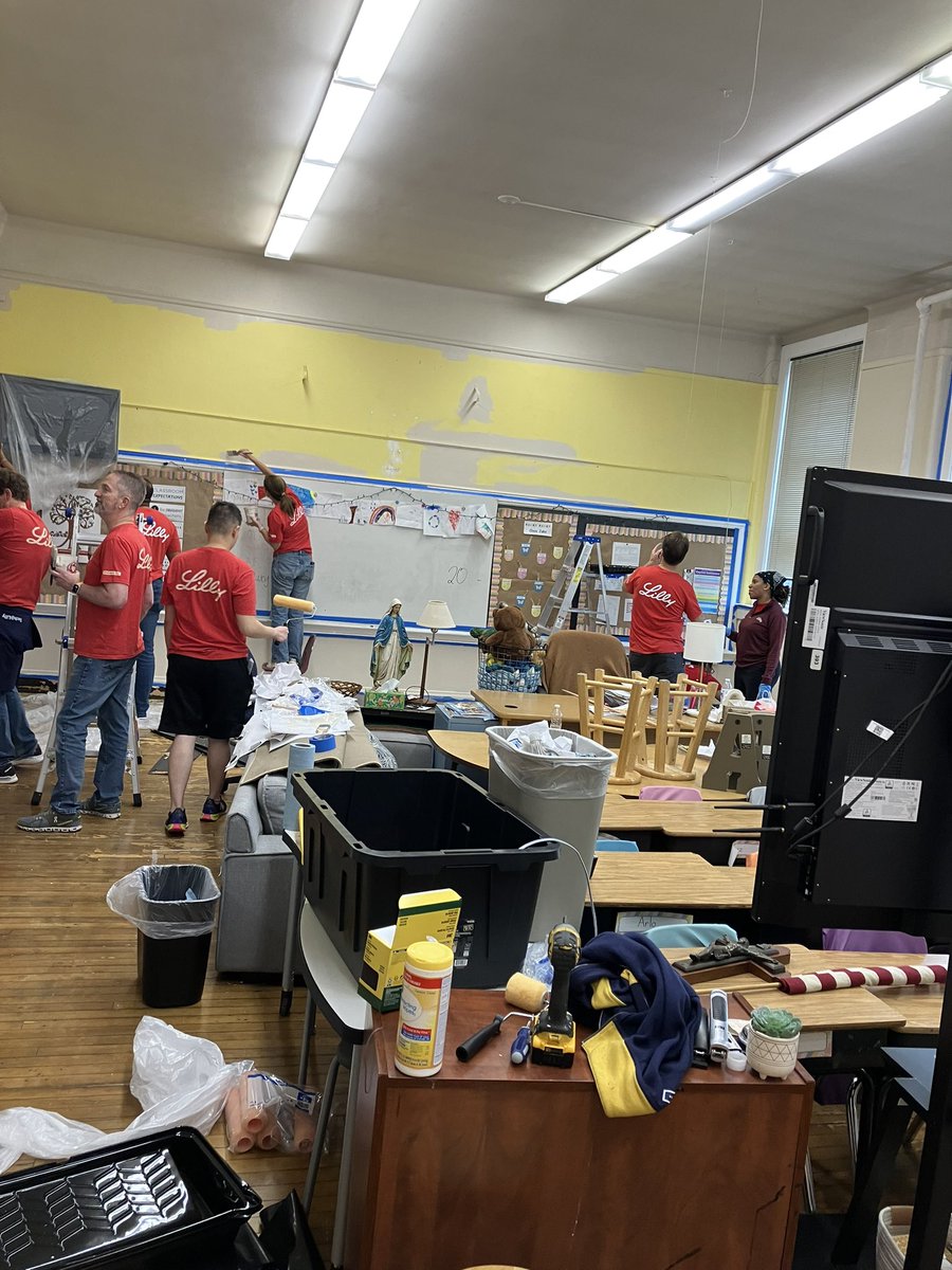 Eli Lilly Global Day of Service made their way to @sjoamonarchs . What a great example of servant leadership. Many hands make light work. @EliLillyandCo @ArchIndySuptDis