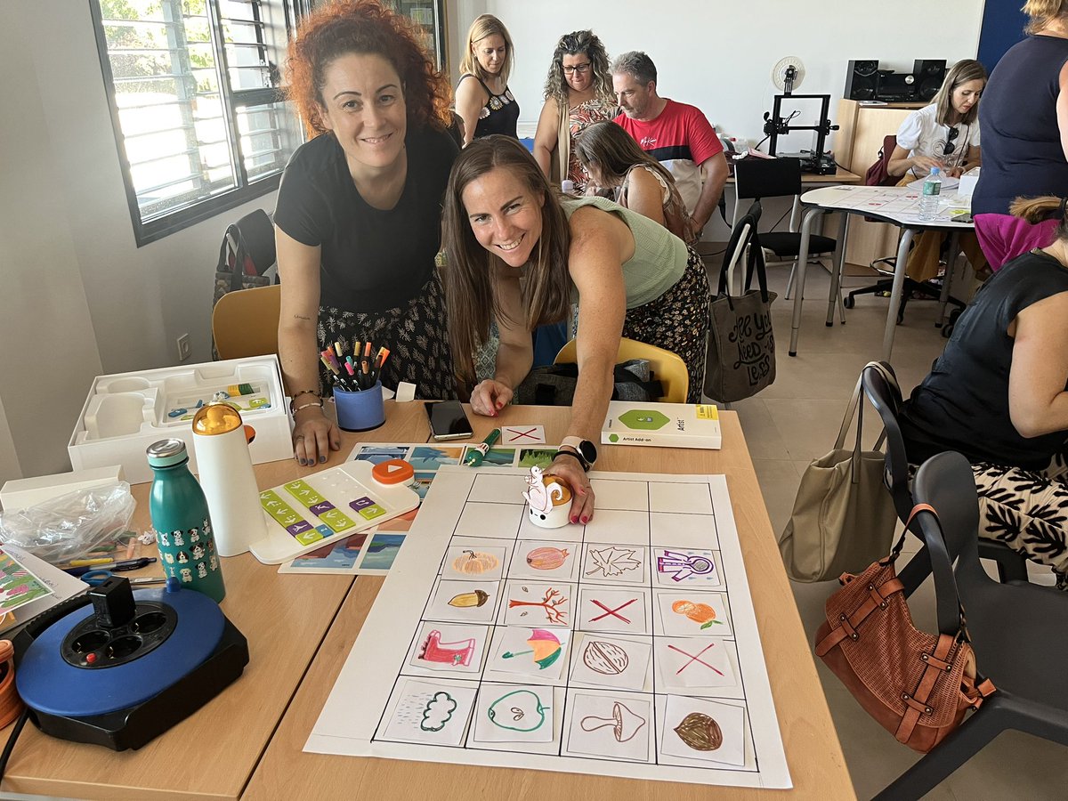 gemagersan's tweet photo. Comenzamos el curso con formación en Robótica educativa para primaria. Ceip. Torre Águila. @cheloky77 @emmagarciacabezas @jgrisalvo @josangiltejada @cprdemerida https://t.co/ortcMM8sX6