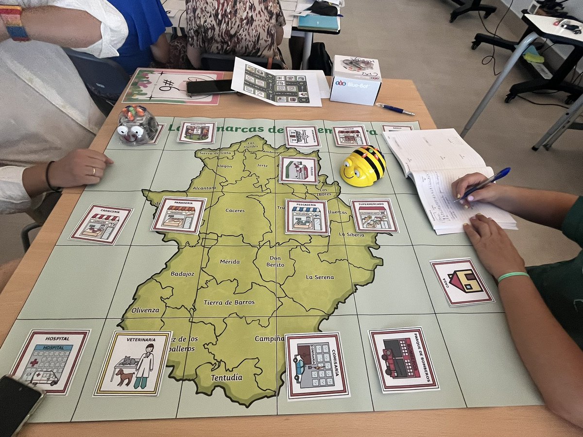 Comenzamos el curso con formación en Robótica educativa para primaria. Ceip. Torre Águila. <a href="/cheloky77/">Chelo Dominguez</a> @emmagarciacabezas <a href="/jgrisalvo/">ＪᎯ𝓿⫯∈ᖇ Ꮆᖇ⫯⟆Ꭿ𝘭𝓿ᗝ 🌱🏃🏻‍♂️👨‍🏫🤖🍏</a> <a href="/josangiltejada/">Josangil</a> <a href="/cprdemerida/">CPR de Mérida</a>