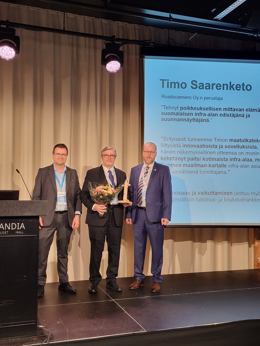 AnneleMatintupa's tweet photo. Pikku Tömppä ojennettiin tänään @SaarenketoTimo. Merkittävä ja laaja kokemus infra-alalta vuosikymmenten ajalta. Onnea!
@roadscanners 
#mpr2023 https://t.co/CfXREgyKwO
