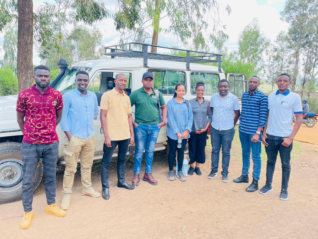 JIrimaso's tweet photo. On #WorldRabiesDay2023, @Uni_Rwanda , School of #veterinary Medicine's  @jcbyishimo, Students in collaboration with VIEW's vets Drs. Charline &amp; David jointly conducted #RabiesAwareness in #Karangazi sector of @NyagatareDistr. Community were made aware about #RabiesPrevention https://t.co/Dg7f0bveWz
