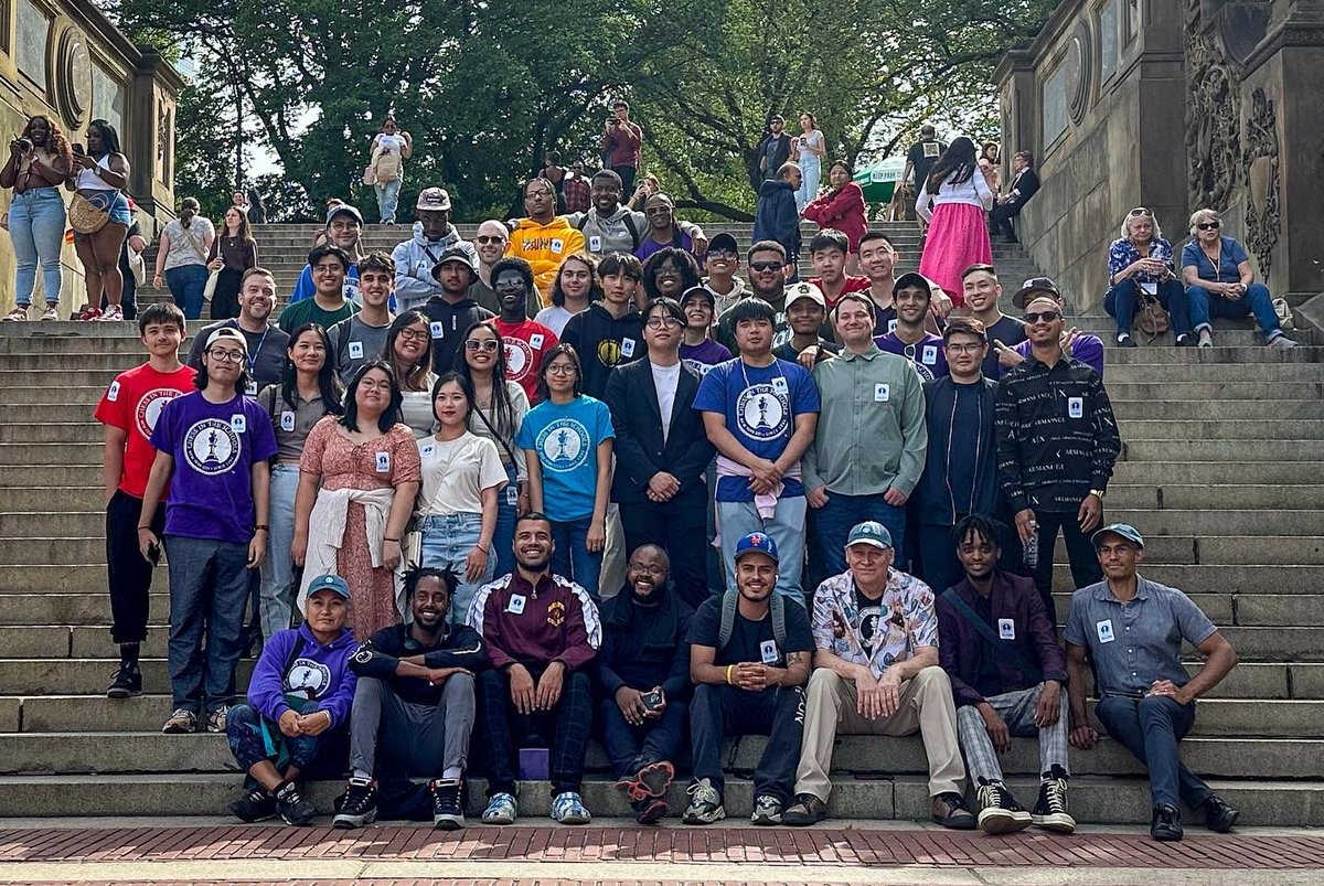 We were so happy so see so many of our College Bound Alumni at Chess in the Park! We hope to see you all soon.
#alumni #chessintheschools #chess #chessgame #chessplayer #newyorkcity #newyork #centralpark #collegesuccess