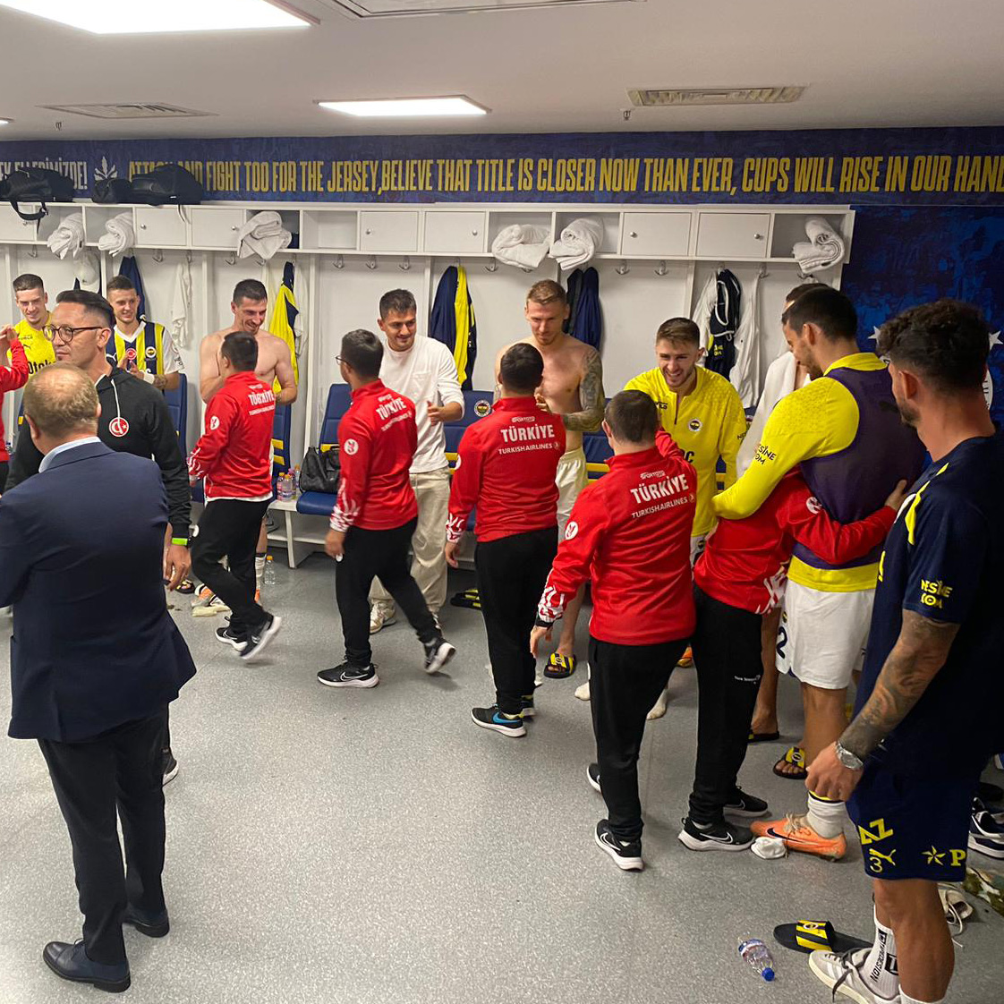 Fenerbahce's tweet photo. Galibiyetimizi Avrupa Şampiyonu Down Sendromlu Özel Futsal Milli Takımımızla birlikte kutladık.😌 https://t.co/RuZ5AHjBk7