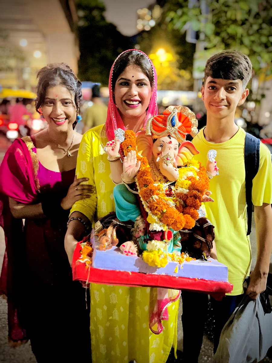 Ganpati visharjan 🙏🙏 

#ganesha #ganpatibappamorya #ganpati2023 #festival #ganeshchaturthi #emotional #happy  #friends #family