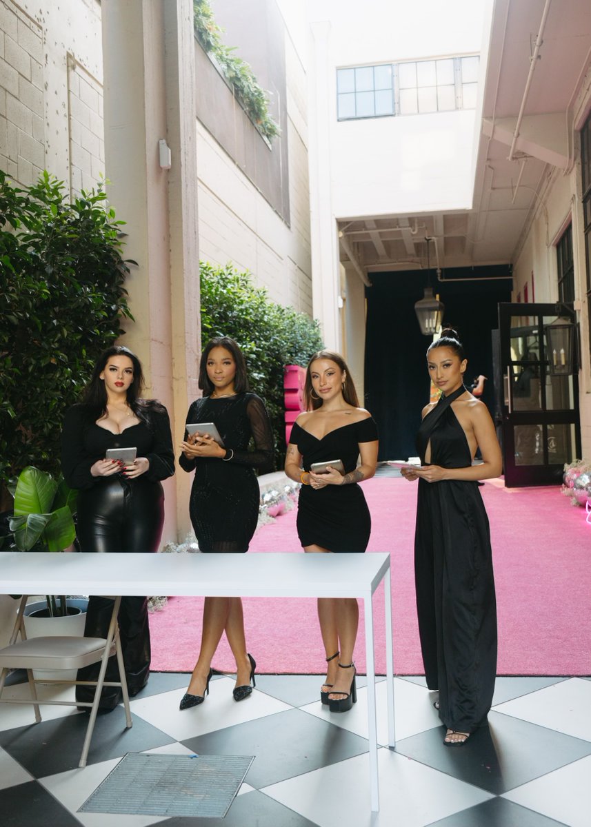 staffviper's tweet photo. This past week, VIPER managed the guest check in for the Huda Beauty Prom.
Guests had an excellent first impression, as you can see below.

Not only is our team polished and beautiful, they are also friendly, engaging, and knowledgable. Guests couldn't stop raving! https://t.co/3rVJ0uZPCK