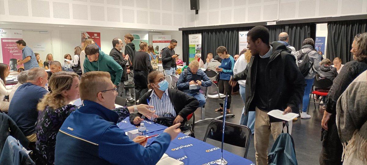 DelcenserieLN's tweet photo. #PlacedesOpportunités #Restart
Incroyable mais vrai, 4⃣5⃣0⃣ candidats ont rencontré 8⃣4⃣employeurs, organismes de formation et experts de la création d'entreprise réunis au Centre Social Jacquard. Gratitude aux collègues et partenaires qui ont contribué à cette belle réussite ! https://t.co/iSqqybI6I2