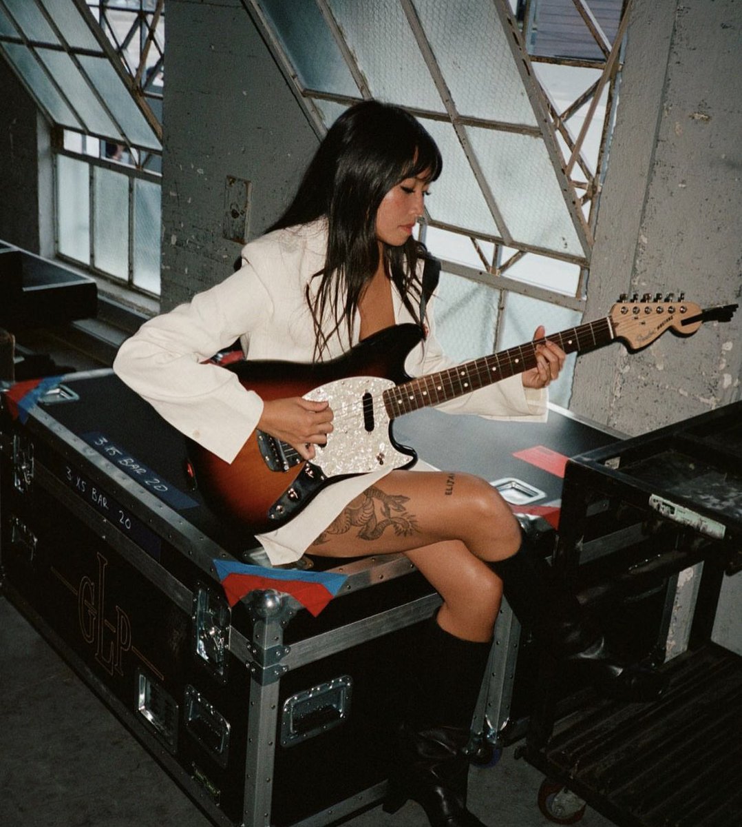 beabad00bee's tweet image. from the greek show 🥹 live in brixton out tomorrow! i can’t wait for u to hear it 🙊💕
beabadoobee.ffm.to/liveinlondon