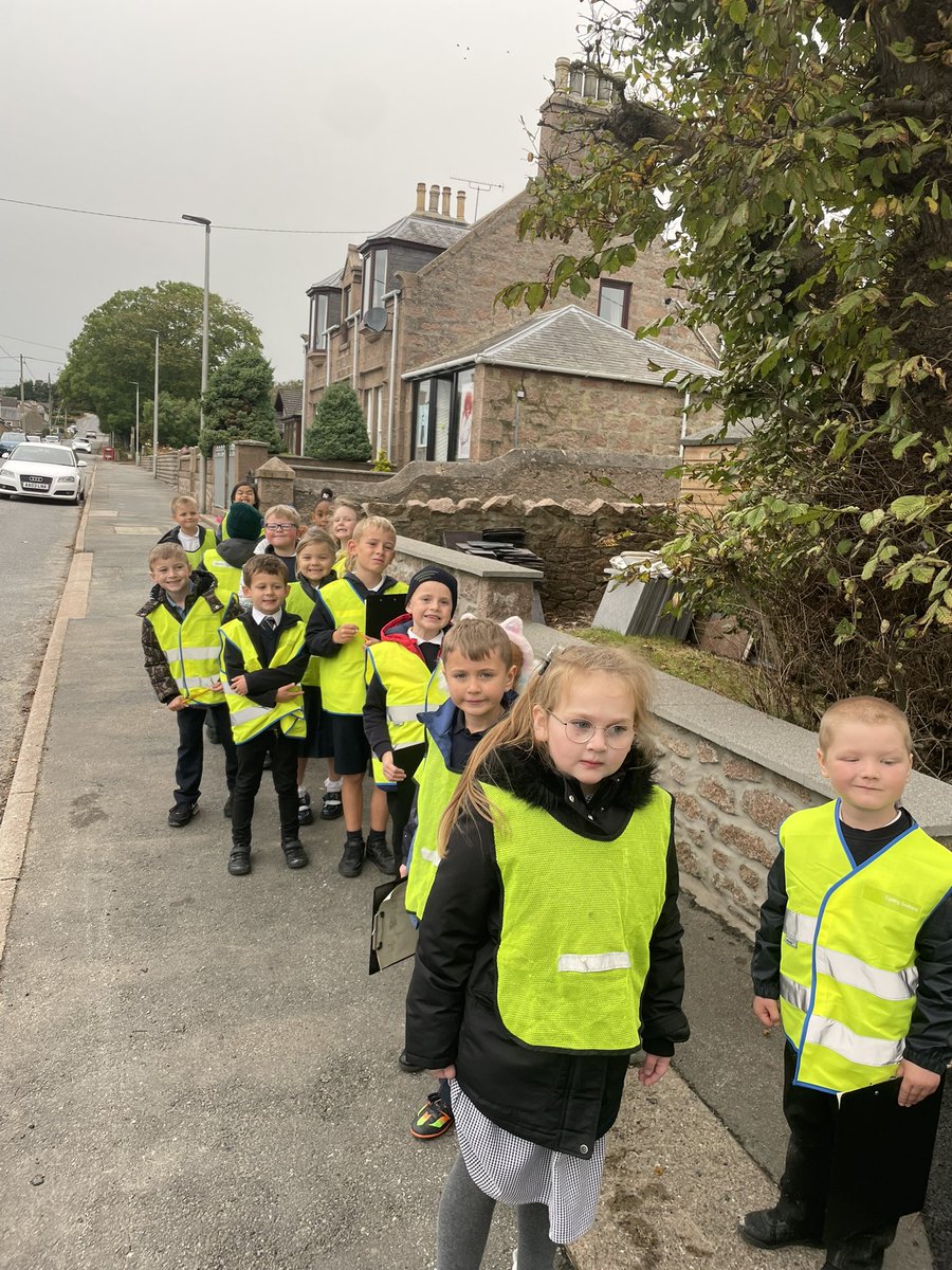 CrudenHatton's tweet image. P2.3 and P1.2 out on a community walk this afternoon consolidating our learning of Hatton in the past and present, looking at and surveying the different types of houses in our community! #ontracklearners #interdisciplinarylearning ✅📚🚶‍♀️