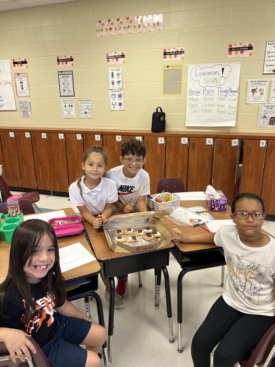 MissPena031122's tweet image. This was Step 1 of creating our solar ovens to make some S’mores 🙌🏼🙌🏼👏🏻 @scholarpride @ScienceMISD #matter #physicalchange #sun