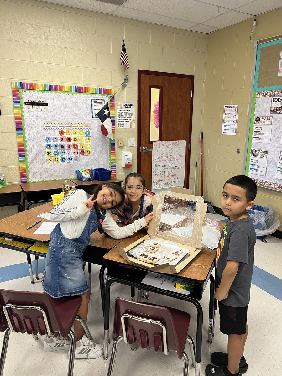 MissPena031122's tweet image. This was Step 1 of creating our solar ovens to make some S’mores 🙌🏼🙌🏼👏🏻 @scholarpride @ScienceMISD #matter #physicalchange #sun