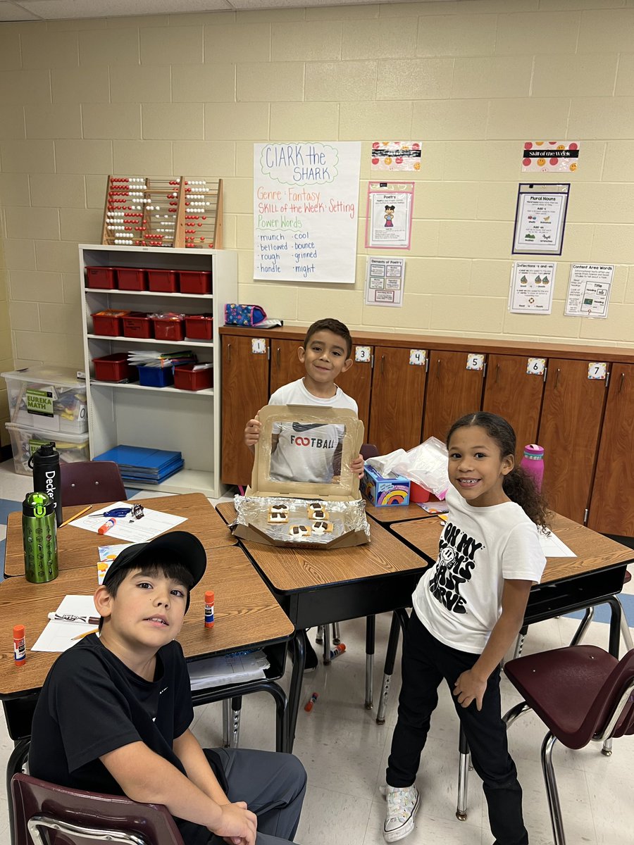 MissPena031122's tweet image. This was Step 1 of creating our solar ovens to make some S’mores 🙌🏼🙌🏼👏🏻 @scholarpride @ScienceMISD #matter #physicalchange #sun