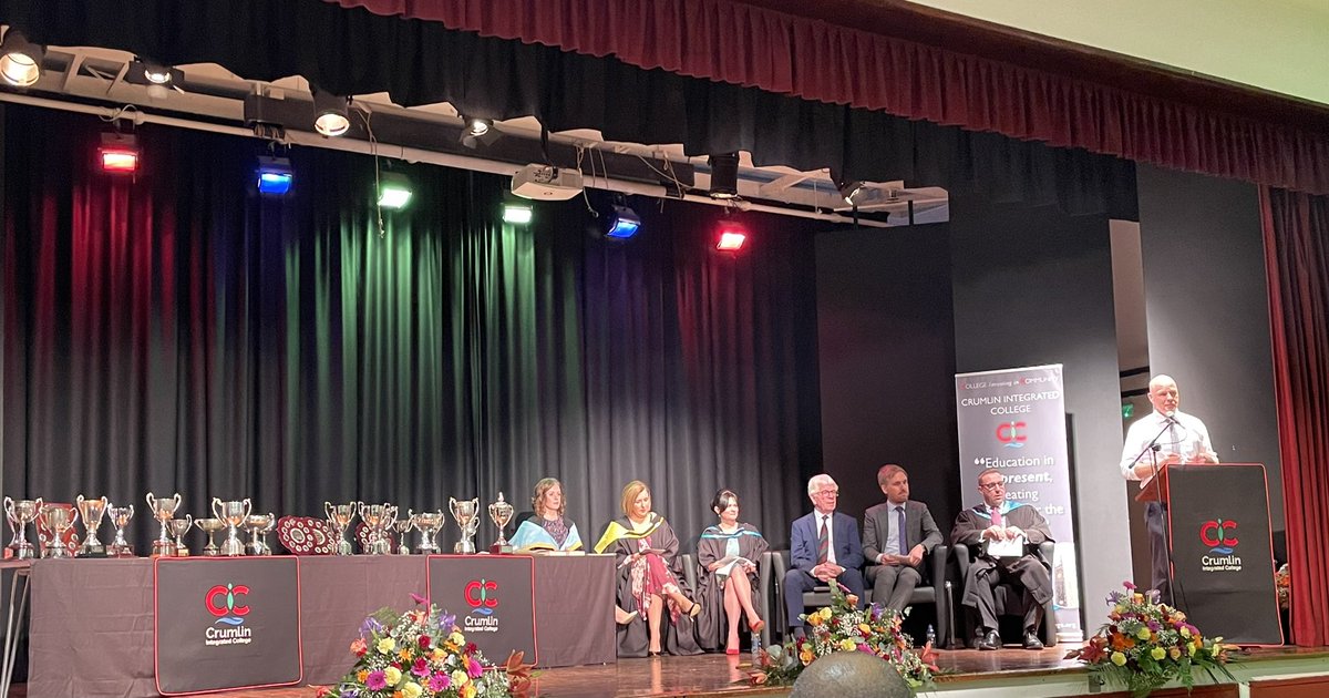 DeclanKearneySF's tweet photo. “Difference should not threaten…”
Powerful words tonight from @CrumlinIC Principal Niall O Hara at CIC’s Annual Presentation of Awards; one of South Antrim’s best academic events.

A fantastic school with a brilliant college community which deserve our full support

#Integration https://t.co/Pe8cPIj1X1