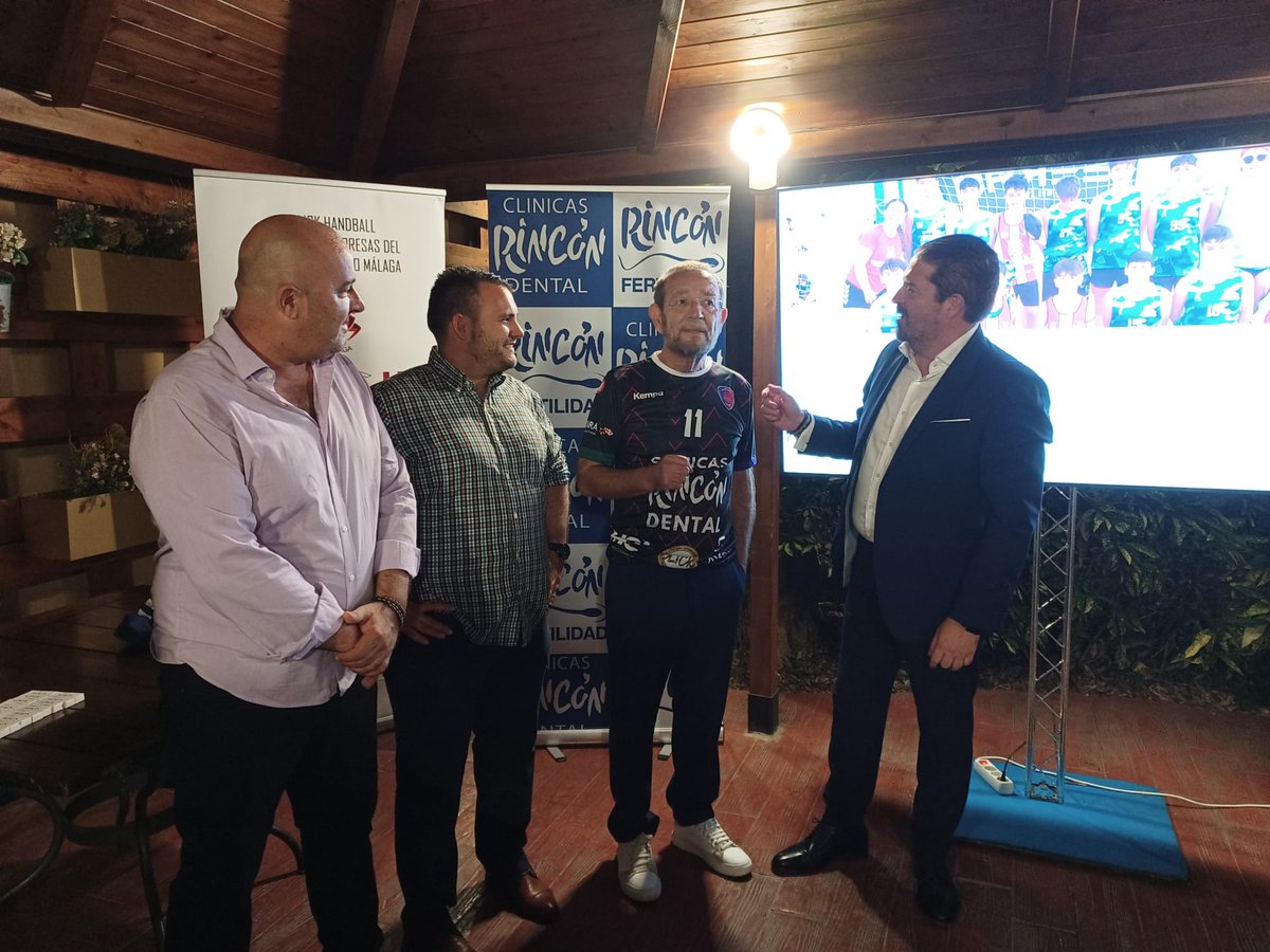 En marcha la presentación del <a href="/ClubBMMalaga/">Aural Centros Auditivos Málaga Balonmano</a> en <a href="/Montana_Malaga/">Restaurante Montana</a>. Esta temporada con el patrocinio de <a href="/ClinicasRincon/">Clinicas Rincón Dental</a>