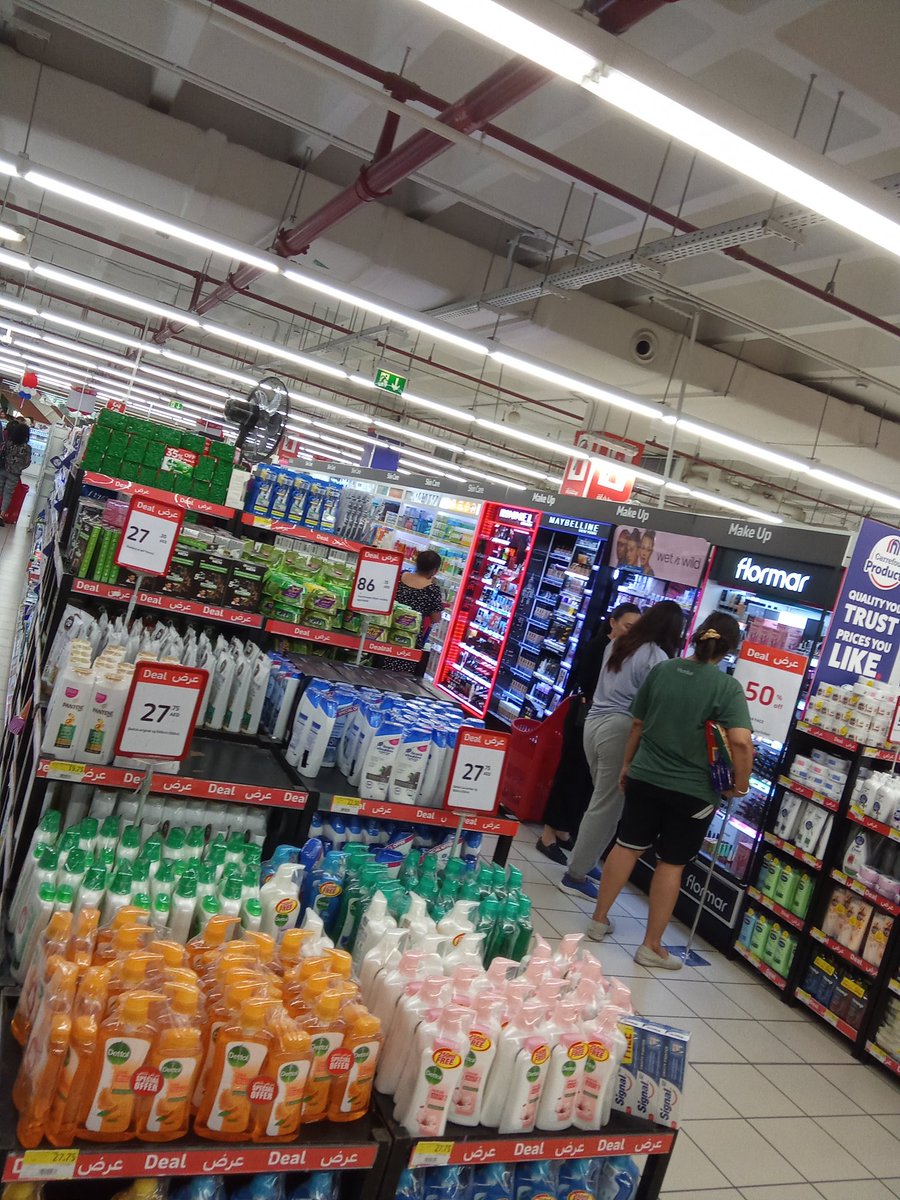 imranSa11984161's tweet photo. CARREFOUR : Found this gem of a place called CARREFOUR. They are running massive weekend overload discounts and fully packed with Filipinos here. A must come again! #G8 #CarrefourSupermaeket #SlInDubai #TravelBuff #Dubai #UAE https://t.co/jI28RjOt2q