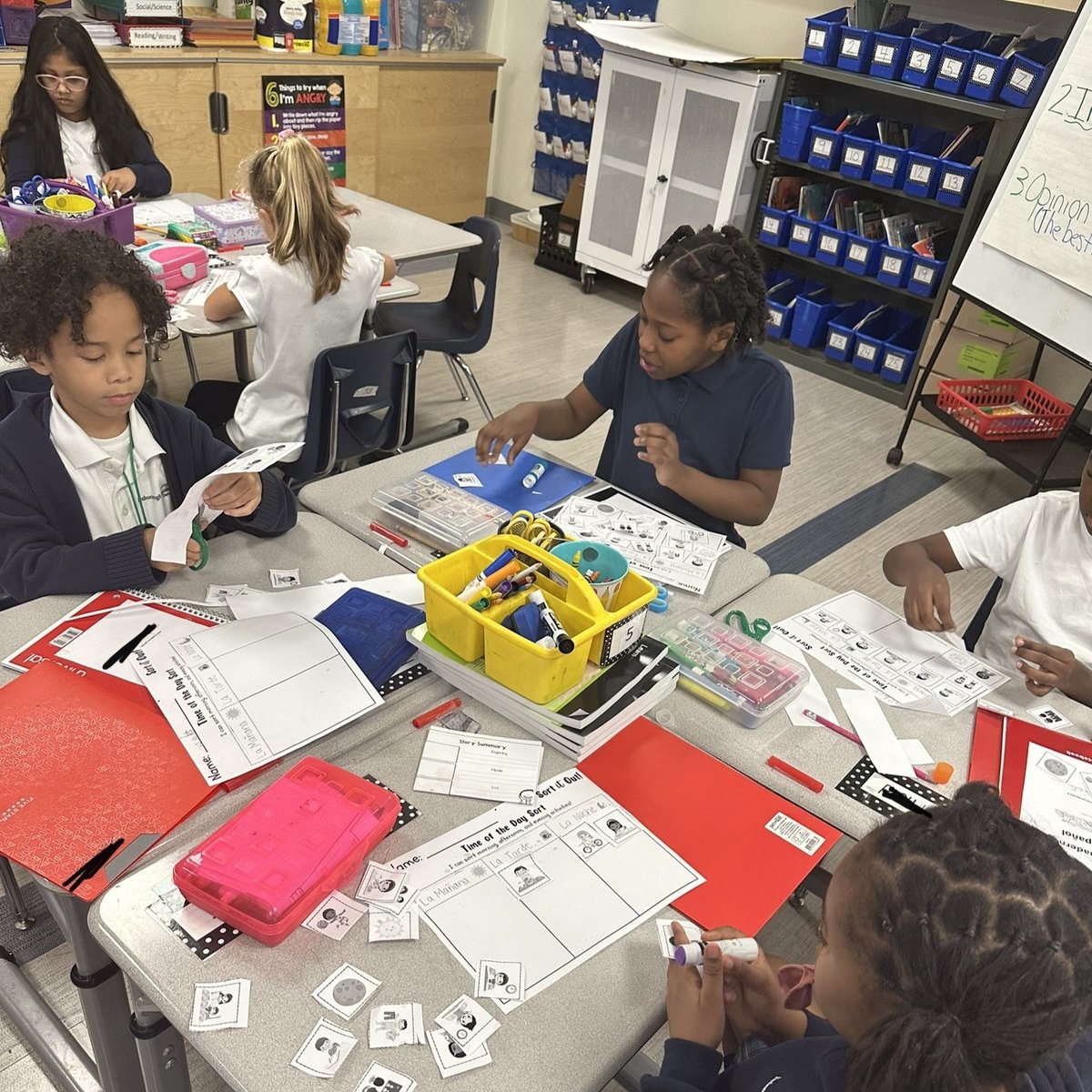 Our Grade 2 students did a great job on an activity in Spanish class this week with Señorita Suess! The Students were tasked with sorting everyday activities and if they are in La Mañana, La Tarde, or La Noche.  #Enter2Learn #Exit2Lead #EdThatAddsUp #WeAreFRCS