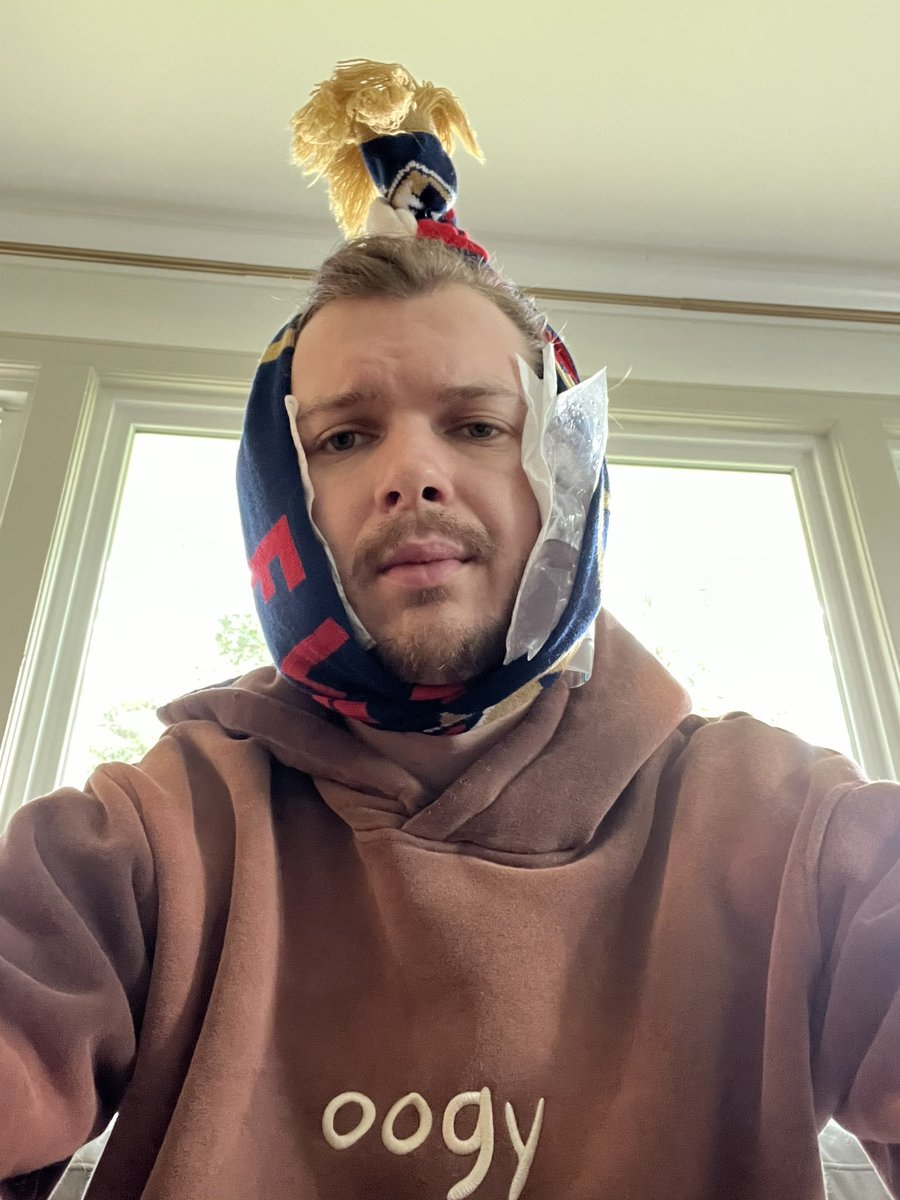 andy_oogy's tweet photo. So cool to see the community repping and enjoying their new @oogyNFT hoodies

This was my favorite part of the creative process behind this new merch release

Still a few left 🔗👇 https://t.co/qMYD5l9giw