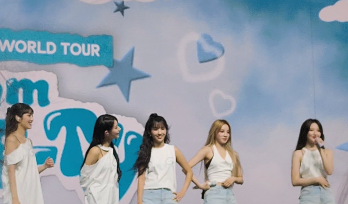 simpchoibilly's tweet photo. September 13th, 2023 - (G)-idle in Paris
💬🩵💬 https://t.co/4N8HNmCGCV